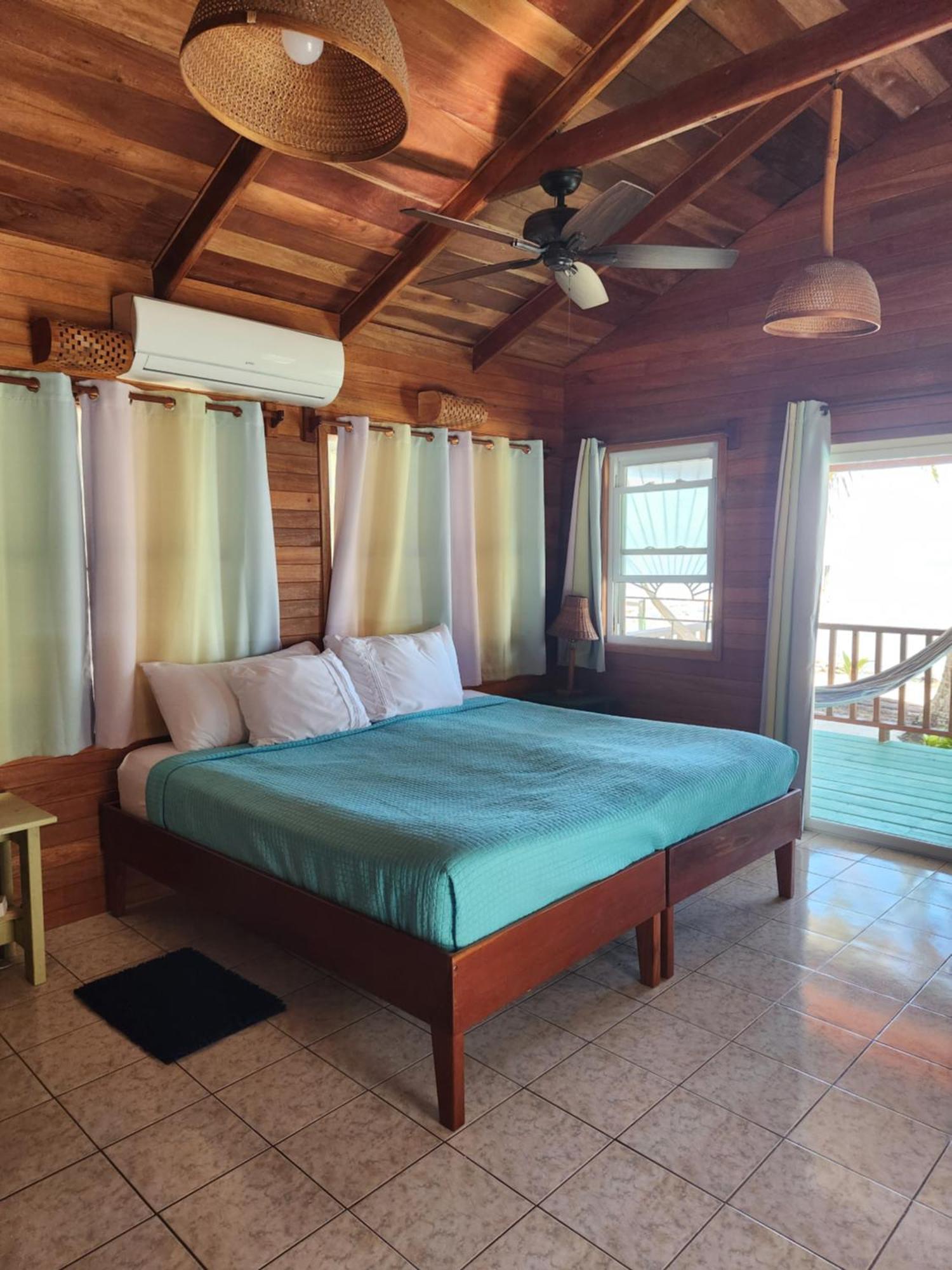 Coco'S Beachfront Cabanas Seine Bight Village Exterior photo