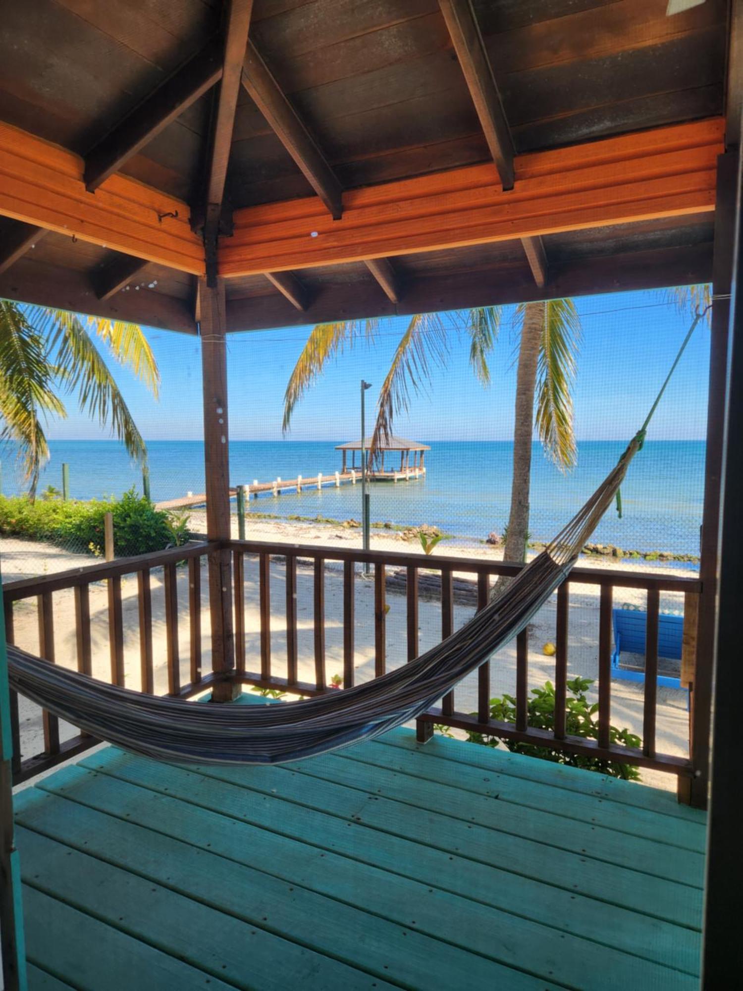 Coco'S Beachfront Cabanas Seine Bight Village Exterior photo